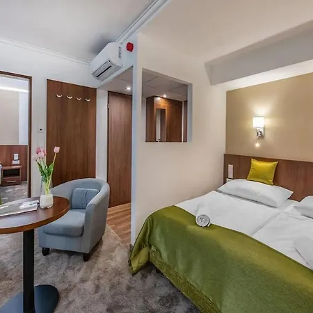 Szarvaskut Hotel 4*