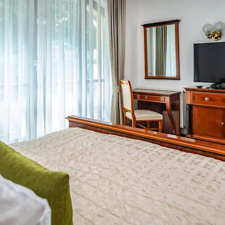 Hotel Szarvaskut 4*