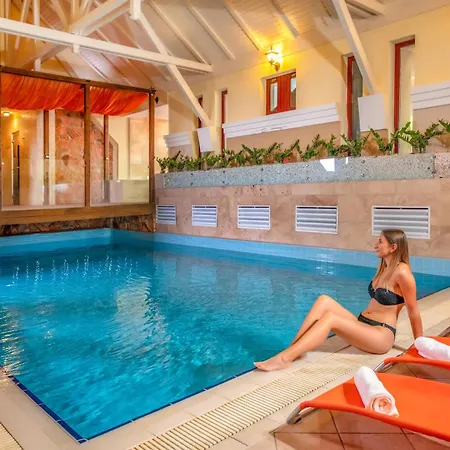 Szarvaskut ホテル