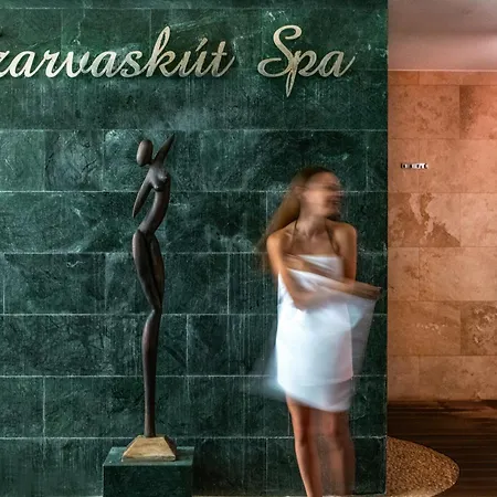 Szarvaskut فندق 4*