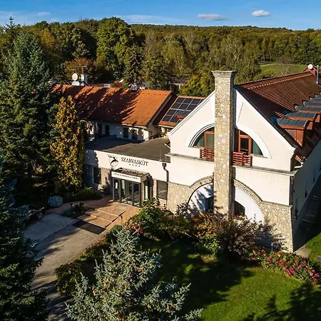 Szarvaskut 4* Zirc