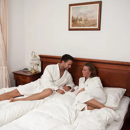 ホテル Szarvaskut